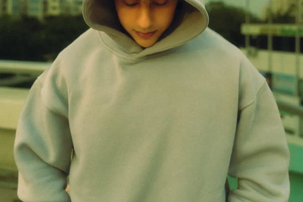 hoodie fabric pilling evaluation on grey hoodie