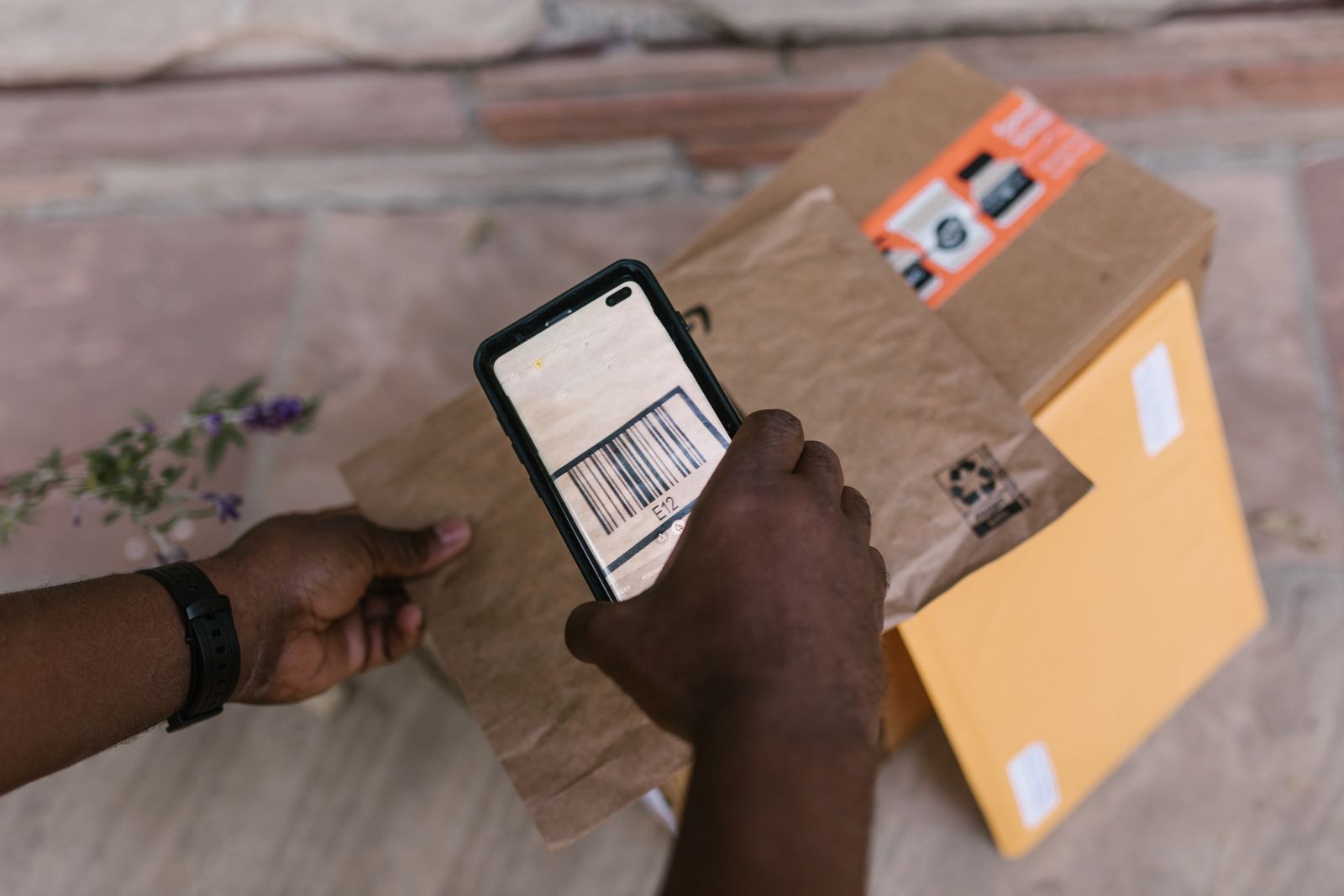 streetwear packaging barcode scan verification